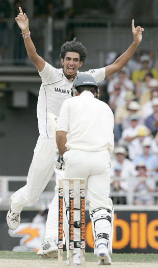 Ishant Sharma exults after dismissing Ricky Ponting in the 3rd Test at Perth